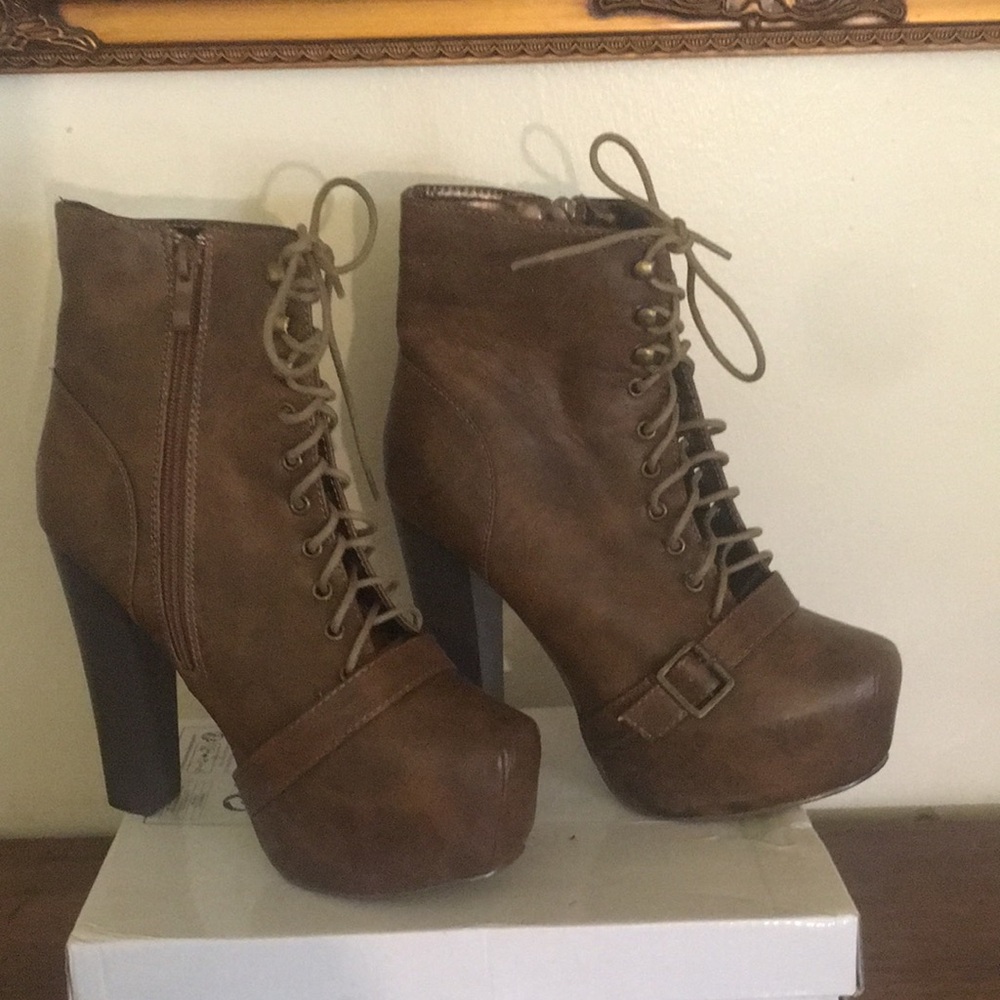 Delicacy Brown Lace-Up Platform Boots